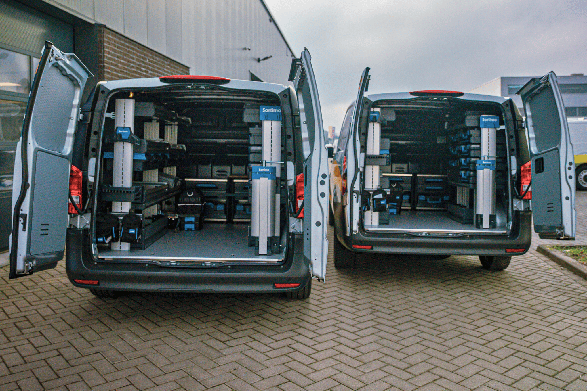 Sortimo bedrijfswageninrichtung SR5: elektrificatie van servicebussen van Jungheinrich